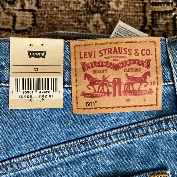 Levi 501 denim shorts - Picture 5 of 6